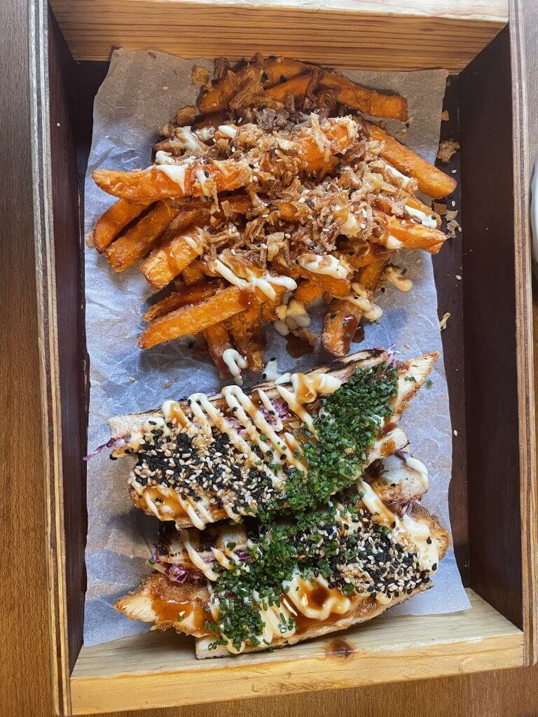KAI katsu sando i batat pomfrit